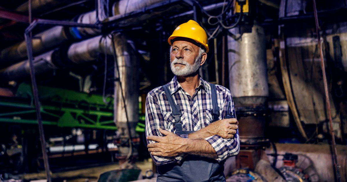 71-year-old manager refuses to retire, leaving 36-year-old employee of 5 years with no room to get a promotion: 'What am I supposed to do? Just wait until I’m 40 for my first promotion?'