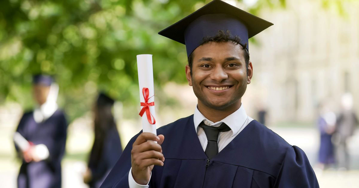 Ivy League student claims he got a job at NASA making $600K after graduation, friend questions his honesty: 'The highest paid position I've seen posted at NASA was $225K.'