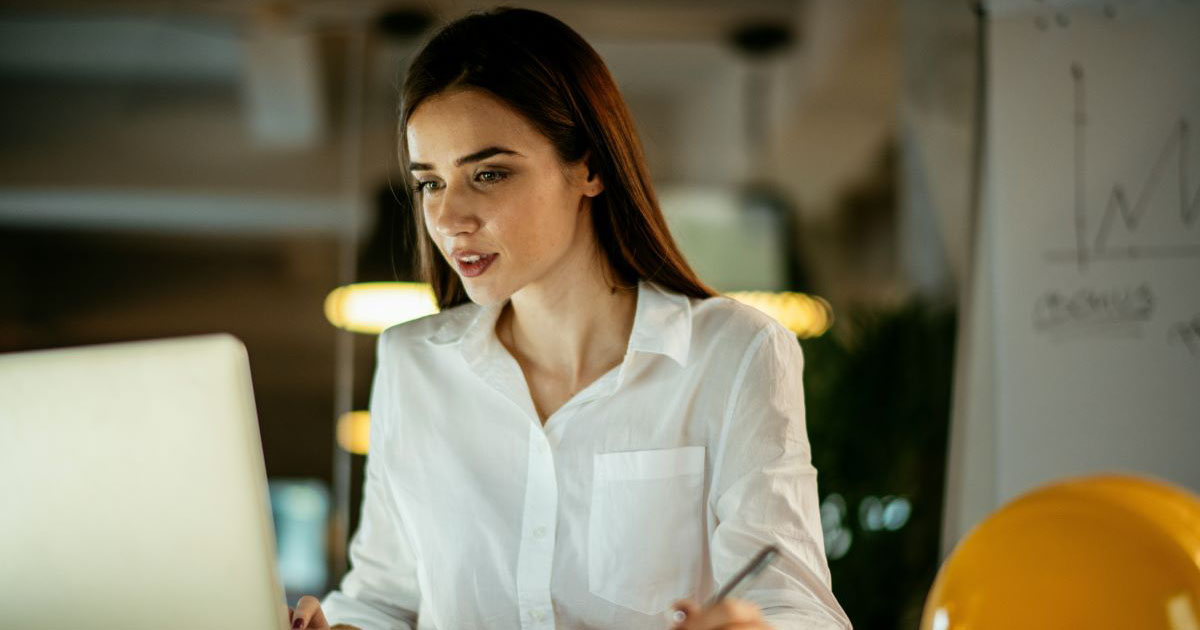 Manager expects employee making $75K to take over her late coworker's job, refuses to give her a raise despite the role being worth a $100K salary: 'I’m starting to feel deeply resentful.'