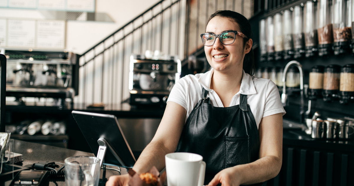 23-year-old coffee shop manager stands up to an entitled Karen who falsely claims to be a loyal customer in an attempt to get a free drink: '[I've] never seen her before in the 2 years [I've] worked here'