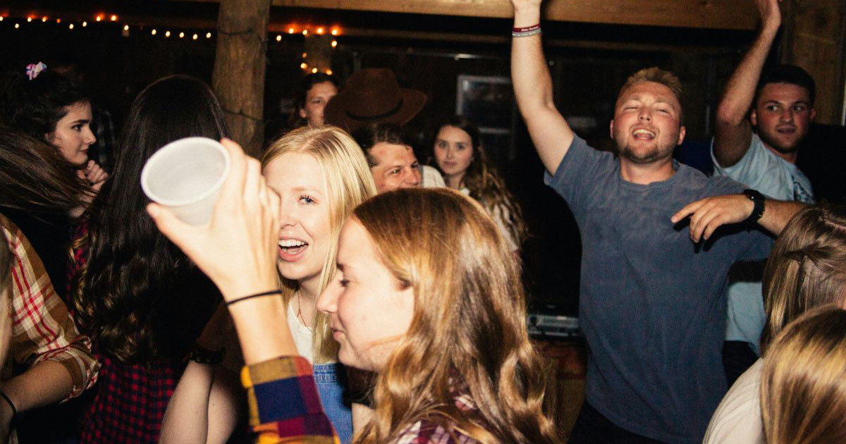 Aunt refuses to pick up her 13-year-old niece from party at 3 AM, no questions asked: 'It would be crazy to not have questions.'