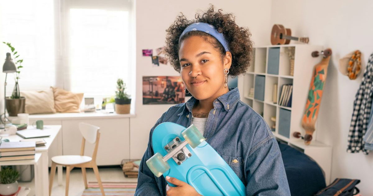 Mom forbids 16-year-old stepdaughter from sharing a bedroom with her 16-year-old daughter after she repeatedly stole from her: 'My daughter's room has been hers since she was little.'