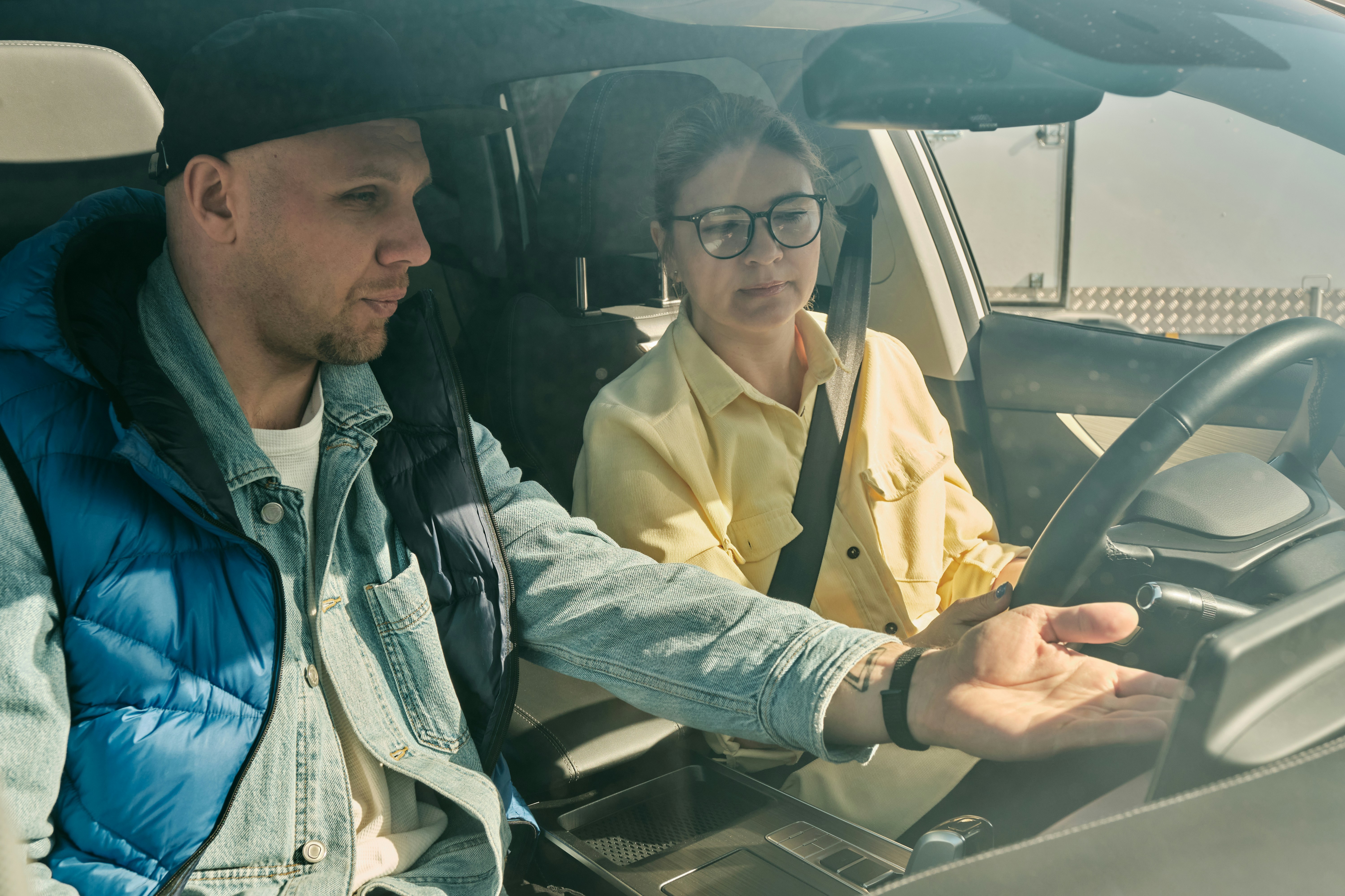 Husband lets 28-year-old coworker borrow family car, 32-year-old wife insists she stop using it: 'I will not put myself in this situation again'