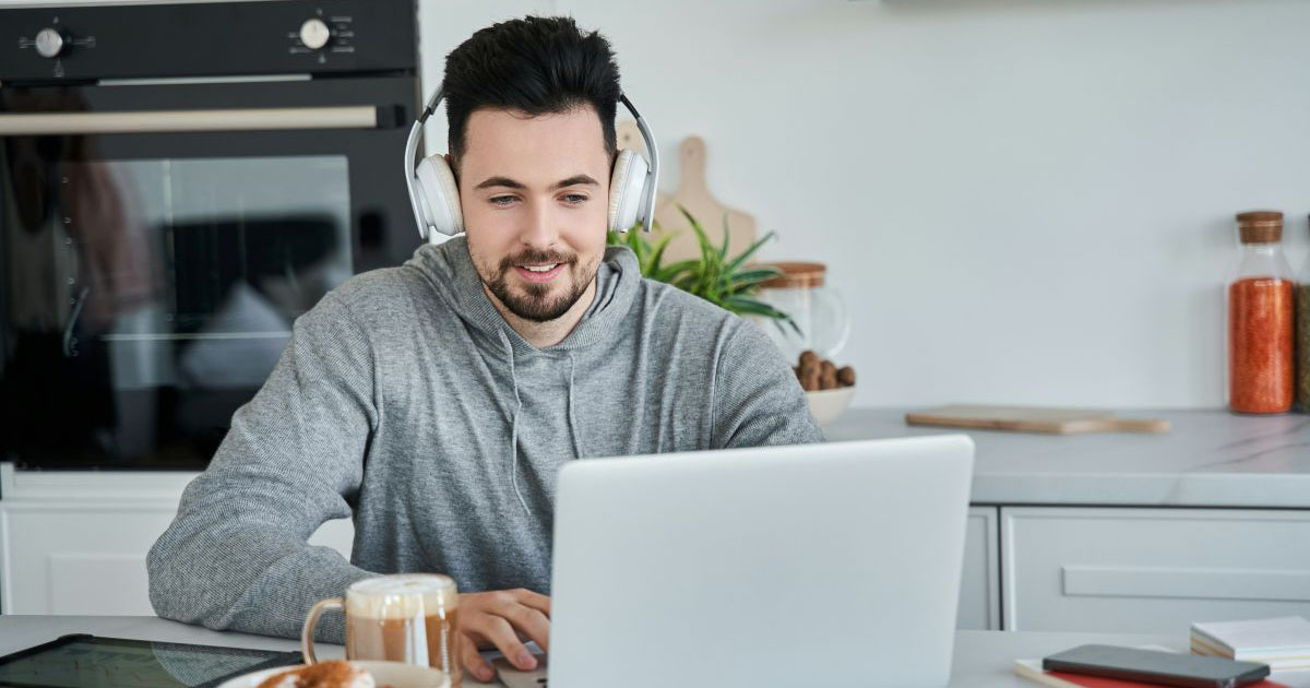 Employees share how to secure work-from-home jobs that only require 3 hours of work per day: 'Have subject matter expertise.'