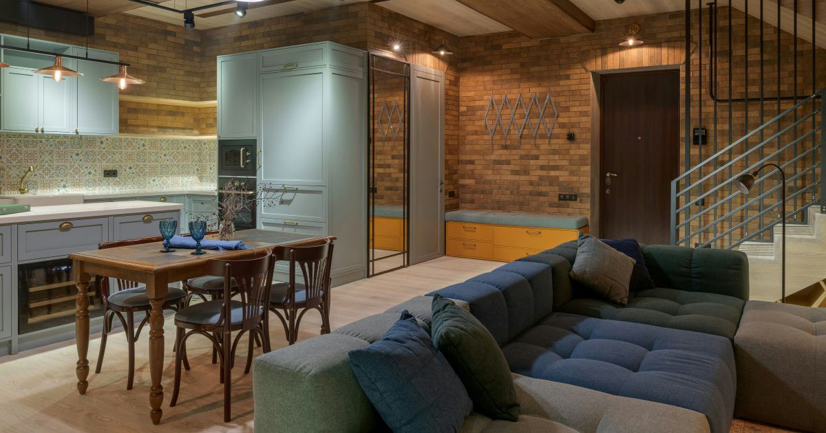 Homeowner lets her parents, brother, brother's girlfriend, and nephew live in her basement, parents demand she let her brother's family move upstairs: 'I work from home as a therapist and see clients upstairs.'