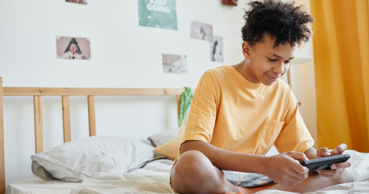 Mom refuses to let 21-year-old daughter take her stepson's bedroom after she got kicked out of her dad and stepmom's house: 'Under NO circumstances would I EVER kick out my stepson from his room because she “wanted” it.'