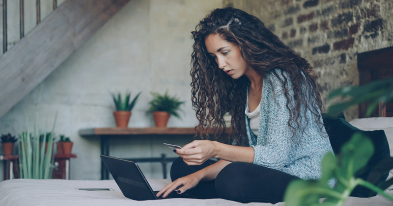 Woman buys $340 tablet for friend's 25th birthday when other friends promise to split cost, contemplates returning it when nobody pays up: 'I agreed to spend $85, not $340'