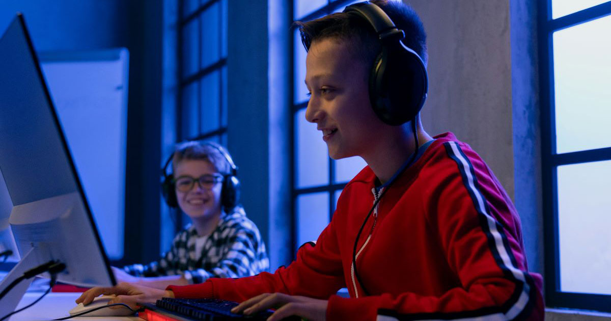 17-year-old refuses to give his gaming PC to his 13-year-old cousin after his aunt asked him to: 'He’d appreciate it more.'