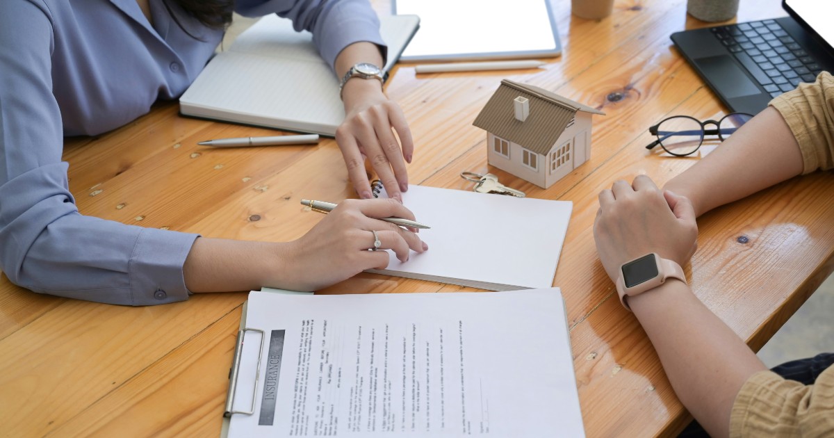 Entitled HOA board members force non-HOA neighbors to pay toward public maintenance