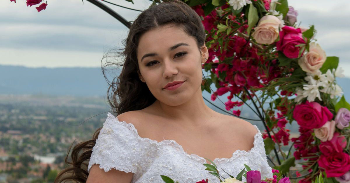 18-year-old bride doesn't invite 37-year-old cousin to her wedding, family insists that she show up anyways: 'She unfriended me on Facebook last fall.'