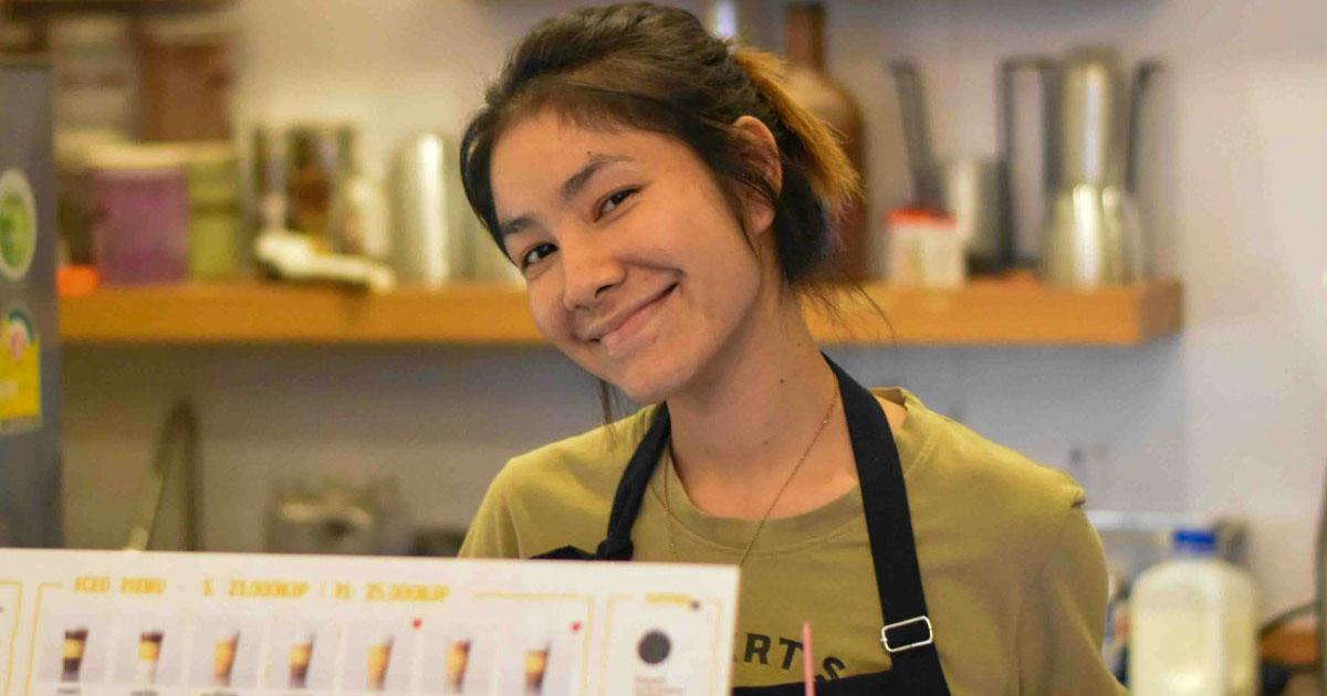 Evening shift employee constantly arrives 15 minutes late at 5:15, day shift coworker stops staying after her shift ends at 5:00 to cover for her: 'By 5:05, I decided I was leaving.'