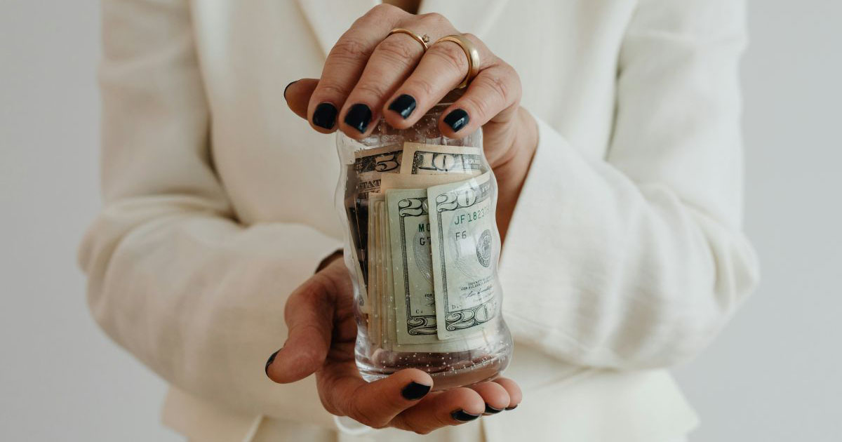 26-year-old employee refuses to give fundraised money to 'struggling' coworker who is planning a vacation: 'She told us she was struggling financially and might not be able to cover rent that month.'