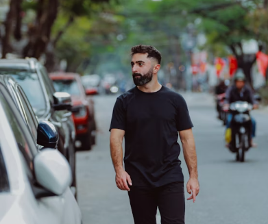 Neighbor declares himself the block's parking sheriff and leaves such ridiculous notes that residents start a collection: 'Car in the same spot for too long'