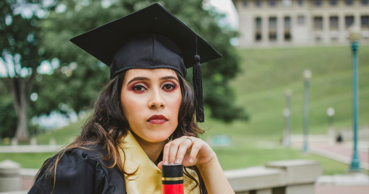 Mom refuses to throw a graduation party for her 18-year-old daughter because she wants her dad to be present: 'She says she won’t have a graduation party unless her father is included.'