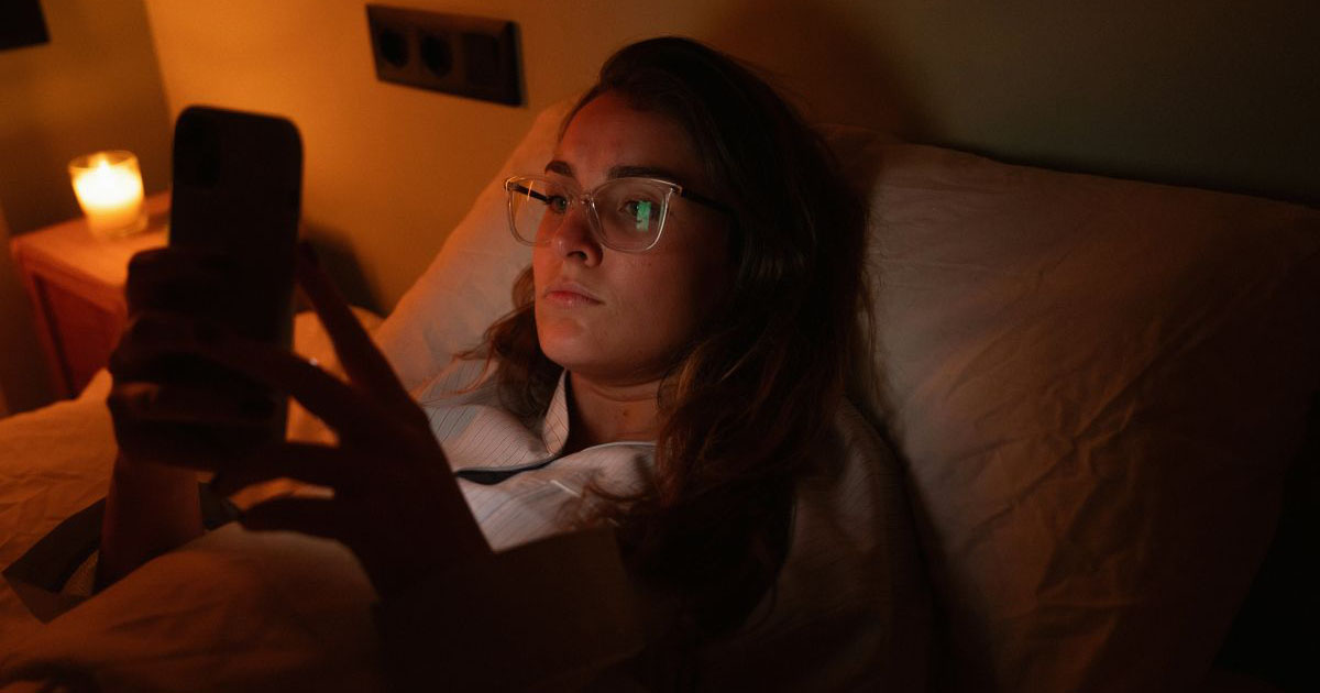 Fast-food worker wakes up to 11 missed calls from her boss asking her to come in 1 hour early: 'This was all at 9 AM!'