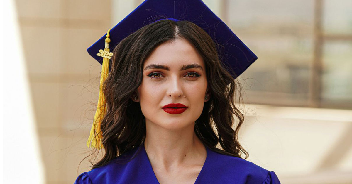 25-year-old daughter asks mom to pay off all her student loan debt for her Theater degree with her $200K inheritance, but mom refuses: 'I knew she wasn't the next Broadway actor.'