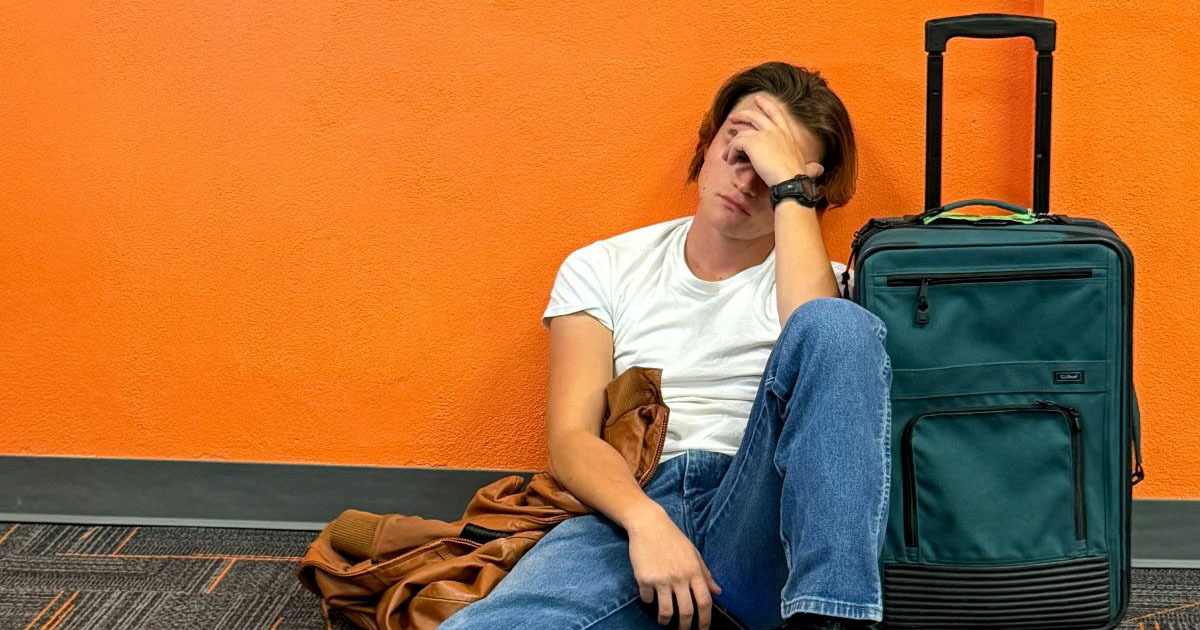 18-year-old moves out after his parents kick him out of his room to house relatives, even though he's paying rent: 'My 16, 13, and 12-year-old brothers never had to give up their rooms.'