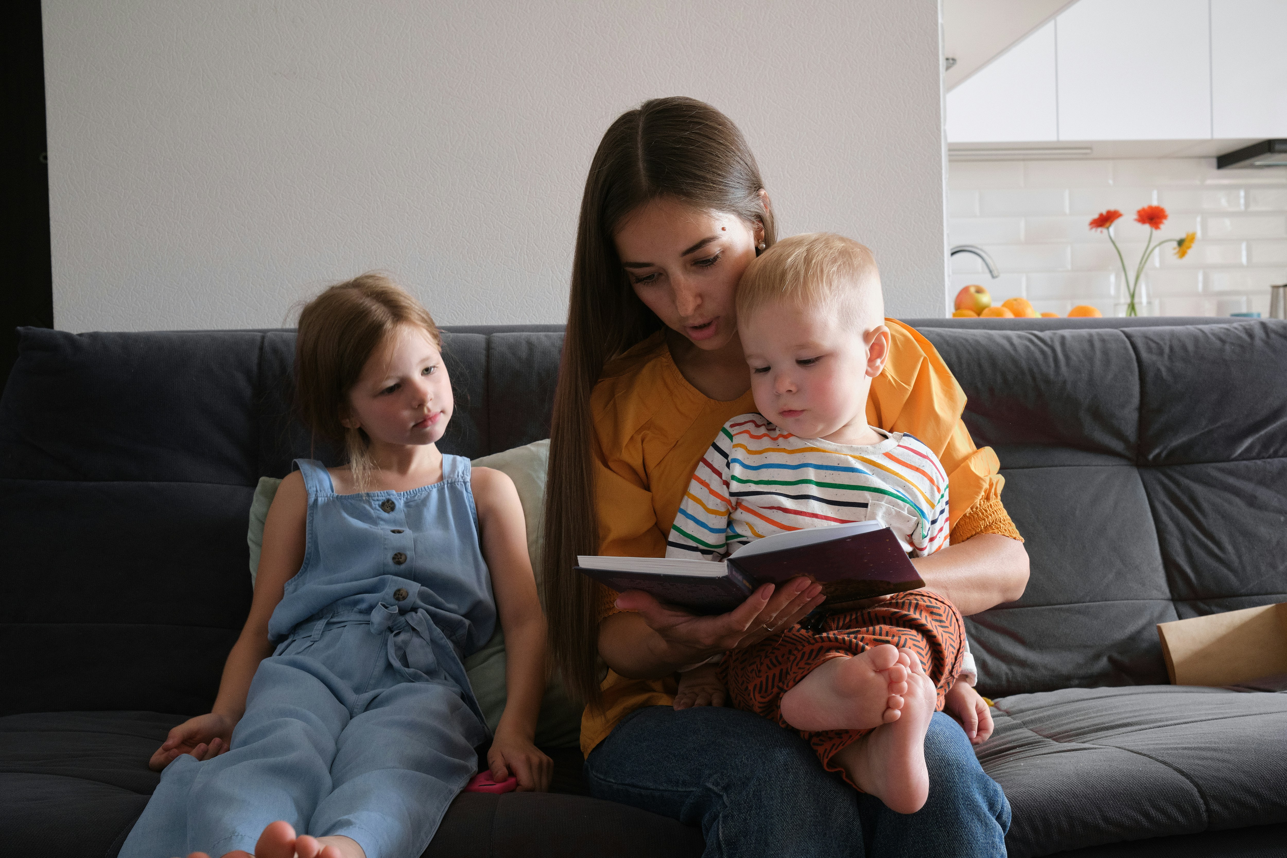 22-year-old nanny quits on the spot and walks out when the mother of the 2 kids demands she take an over 50% pay cut, says she's greedy: 'She would only pay $50 for the entire day'