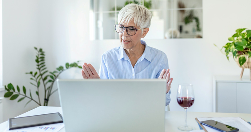 60-year-old employee defies 33-year-old manager in refusal to return to office 2 days a week: 'She argues everyone is overwhelmed'