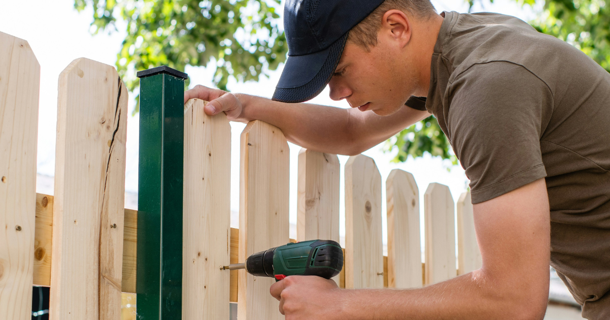Neighbor builds fence 3 feet into homeowner's property, ignores survey proof, ghosts him for six weeks, asks for advice: 'Is there a way to push this forward without immediately going to court?’