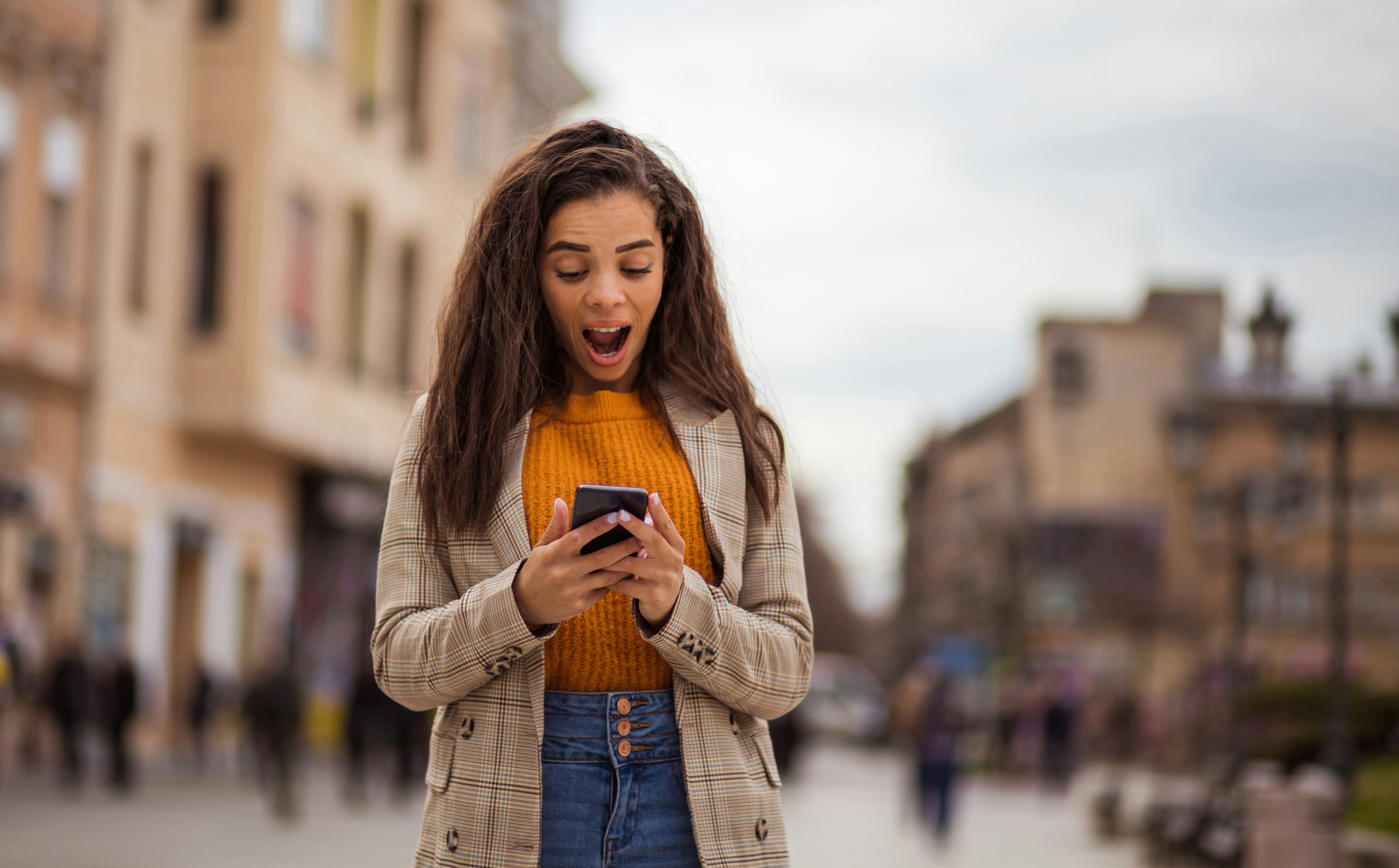 Coworker sends employee's private texts complaining about the boss, to the boss: 'She's trying to set me up'