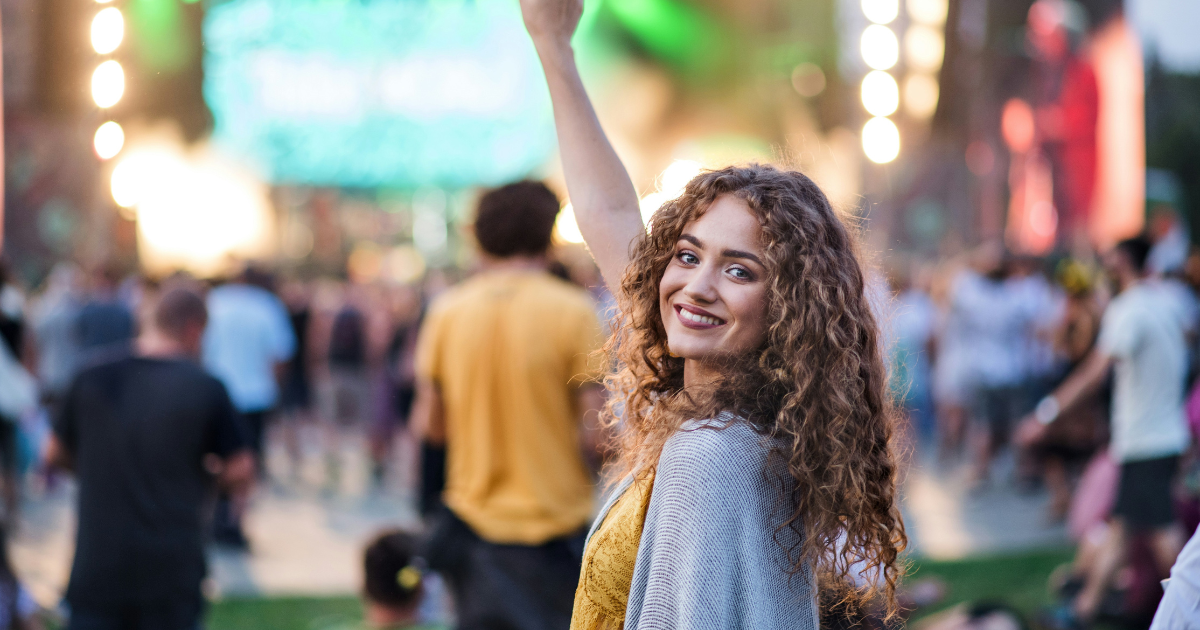 Woman buys $250 tickets to her sister's favorite band, sister secretly offers her seat to a friend who can't afford to go, backs out last minute and expects sister to take her friend along: ‘She would also need a ride and  someone to pay for her food’