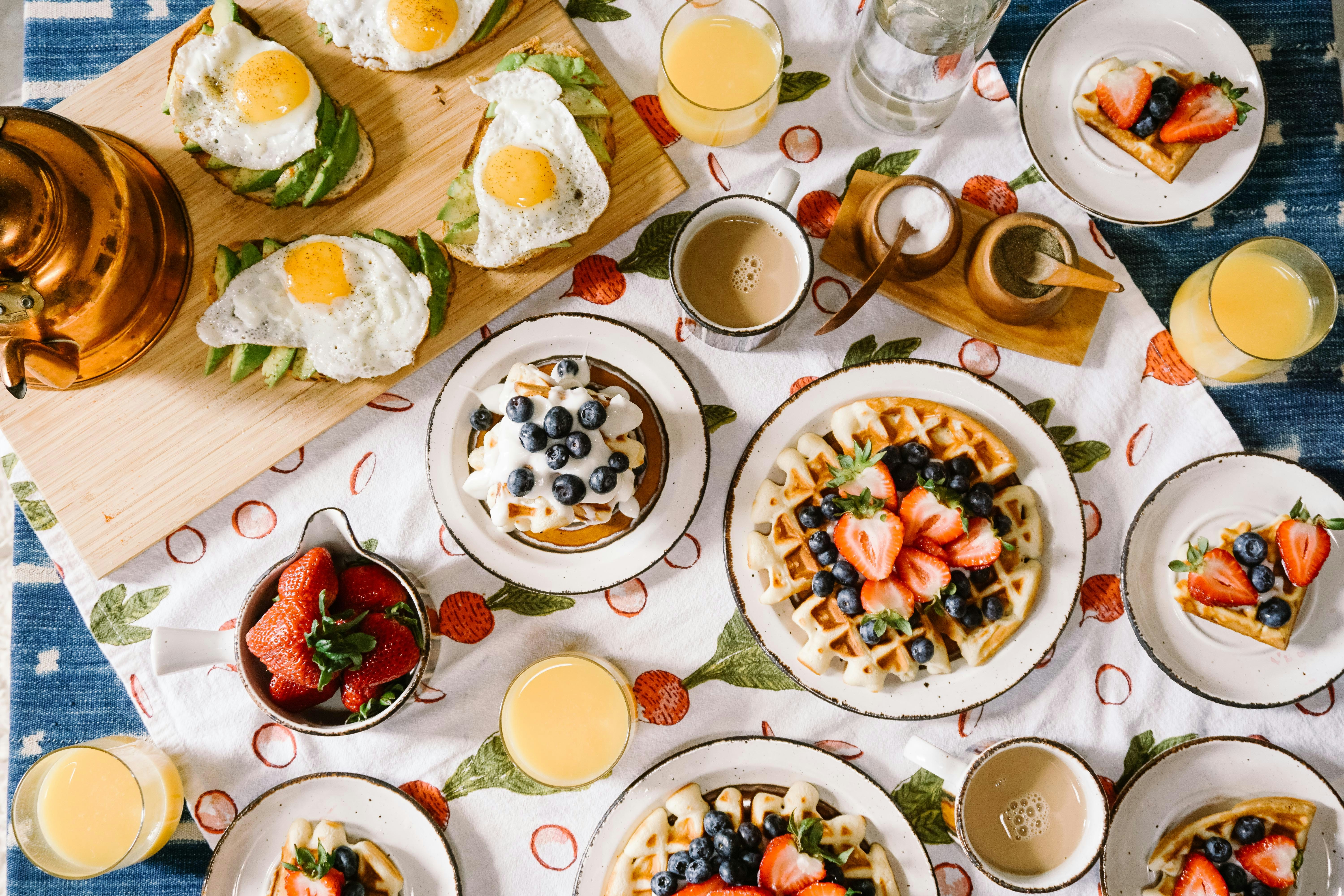 Hotel guest fails to understand that her breakfast is free of charge, even though the front desk employee told her almost 10 times: 'Well, how dare I tell her that her breakfast will be complimentary!'