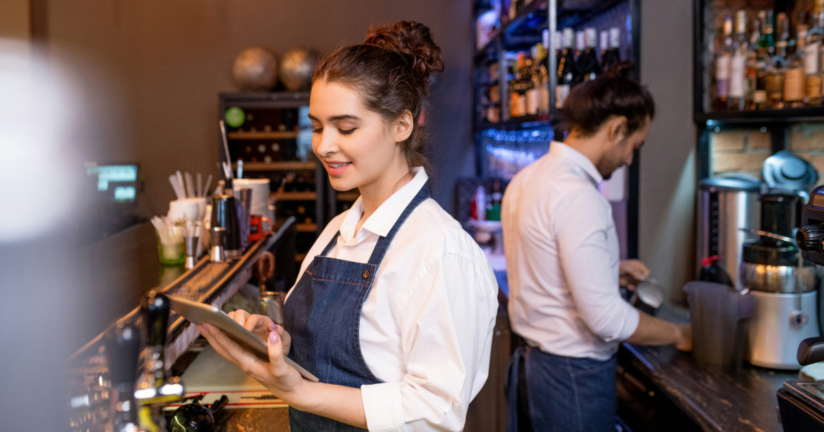 Restaurant server maliciously complies with disrespectful people’s crazy demands, gives them exactly what they ask for, and they still complain: ‘She never gets in trouble’