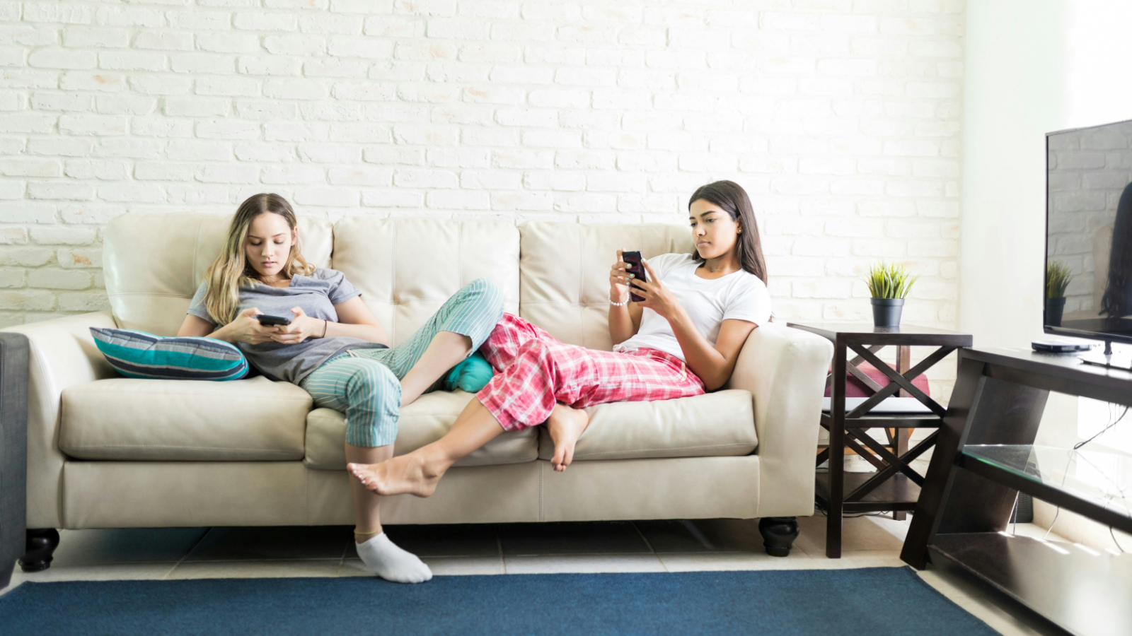 Friend refuses to keep paying rent all by herself after her roommate gets behind on payments for the third month in a row without intending to change the situation: ‘I was tired of being her backup bank account’