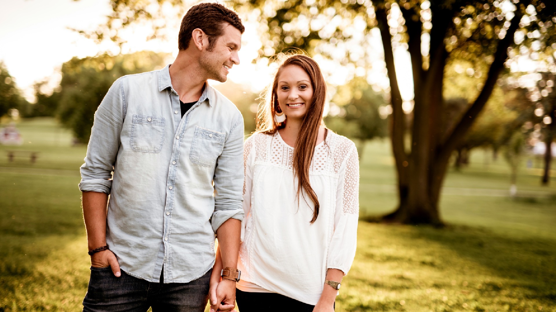 30-year-old woman expects her 30-year-old male best friend to do every romantic relationship activity with her without actually being in a relationship, so he refuses: 'Well she is now inconsolable, saying I am punishing her for not loving me'