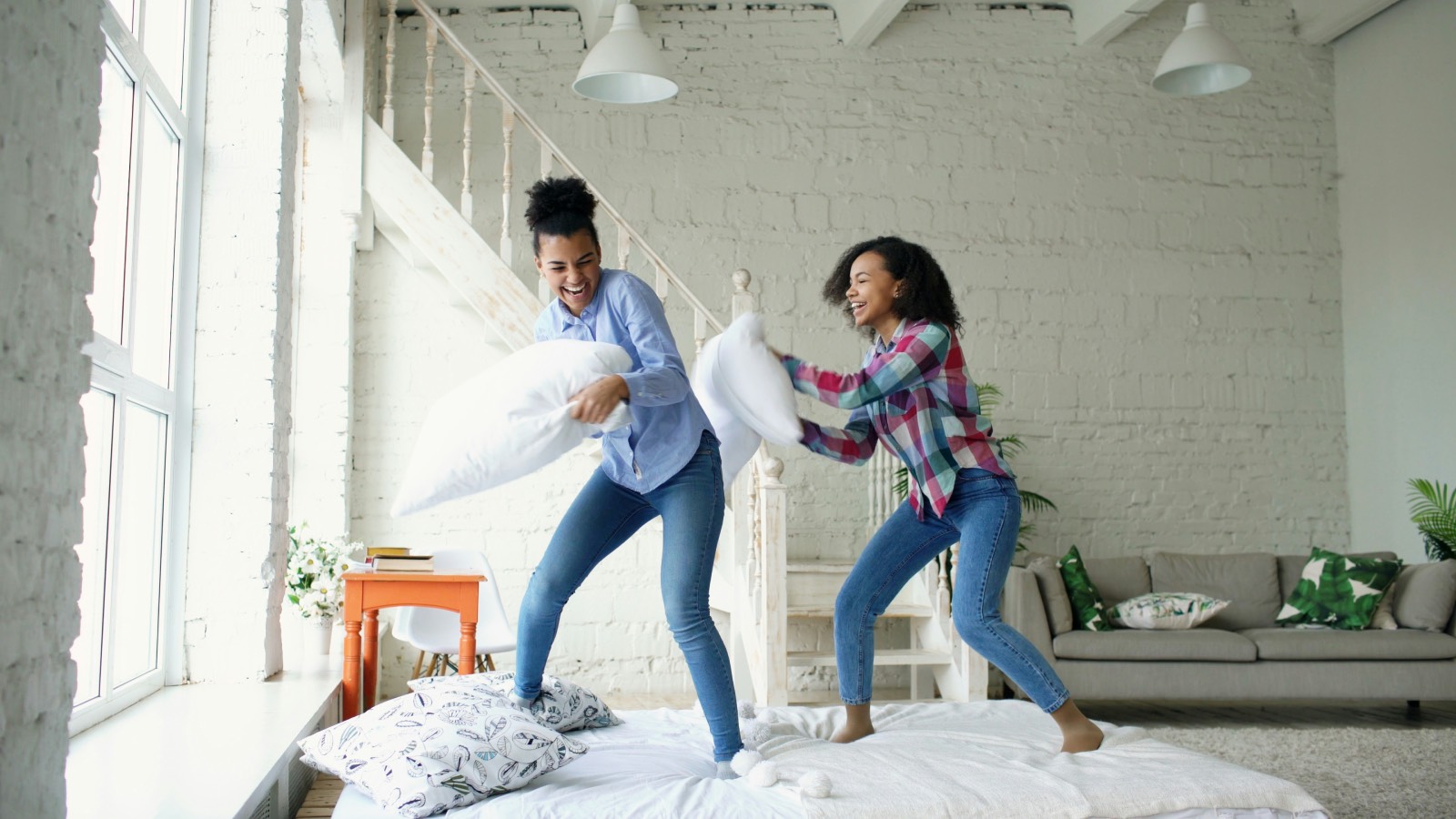 21-year-old woman throws away the stuff her roommate brought to the house without asking: ‘She started bringing home straight-up trash, for lack of better words. It felt like the apartment was the thrift store.’