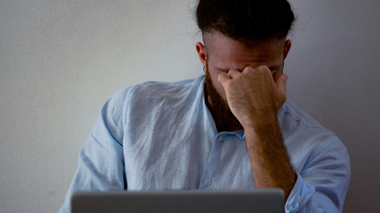 Employee asks for tips to overcome the bad feeling from a soul-sucking 9-5 job: ‘I end up rotting away in bed, doom scrolling on TikTok and Instagram reels because I finally feel let go from the chains of an 8-hour office day.’