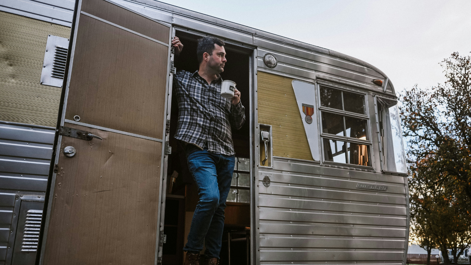Trailer park tenant shuts off neighbor's electricity after neighbor attempts to plug her amenities into tenant's outlet box: 'She runs two ACs, a large fan, lights are always on…’