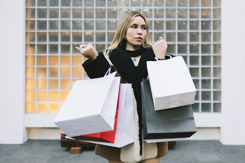 Woman teaches instant karma after returning $500 worth of goods on the spot when she was wrongfully accused of stealing: 'That's the consequence…'