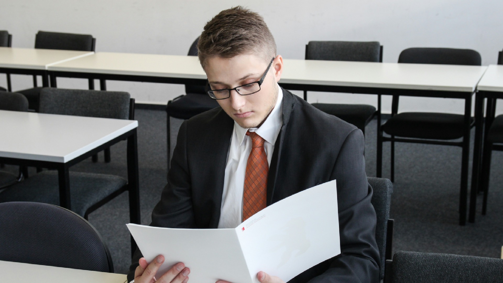 Man arrives to a job interview 7 minutes early but leaves after he’s made to wait almost half an hour to be interviewed: ‘When it got to around 27 minutes, I decided my time was more important than that’