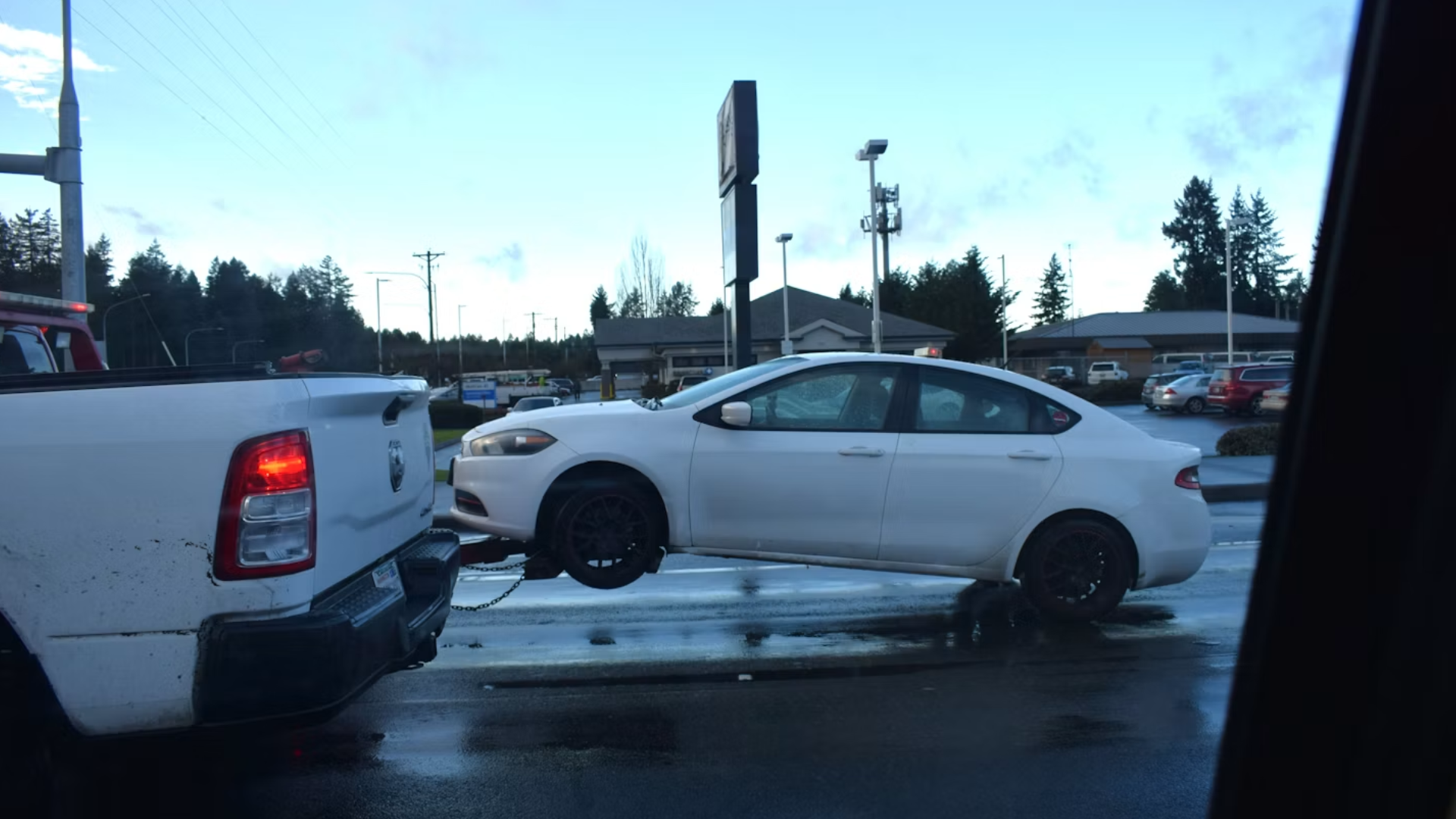 Retail Manager Repeatedly Warns Entitled Karen To Stop Leaving Her Car in Their Parking Lot, She Tries To Circumvent the Rules Further, Gets Towed: ‘Fine, I’ll Just Park Over There Then'