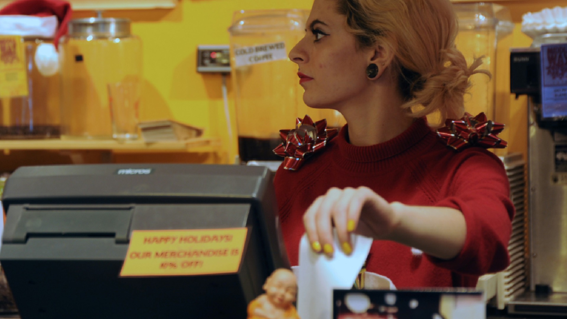 Entitled customer expects cashier to cover for what she can’t afford: ‘The EL says “I’m a little short.” But in the most bizarre, matter of fact way, like as if this is fine and the dollar store’s/cashier’s responsibility to pay for it’