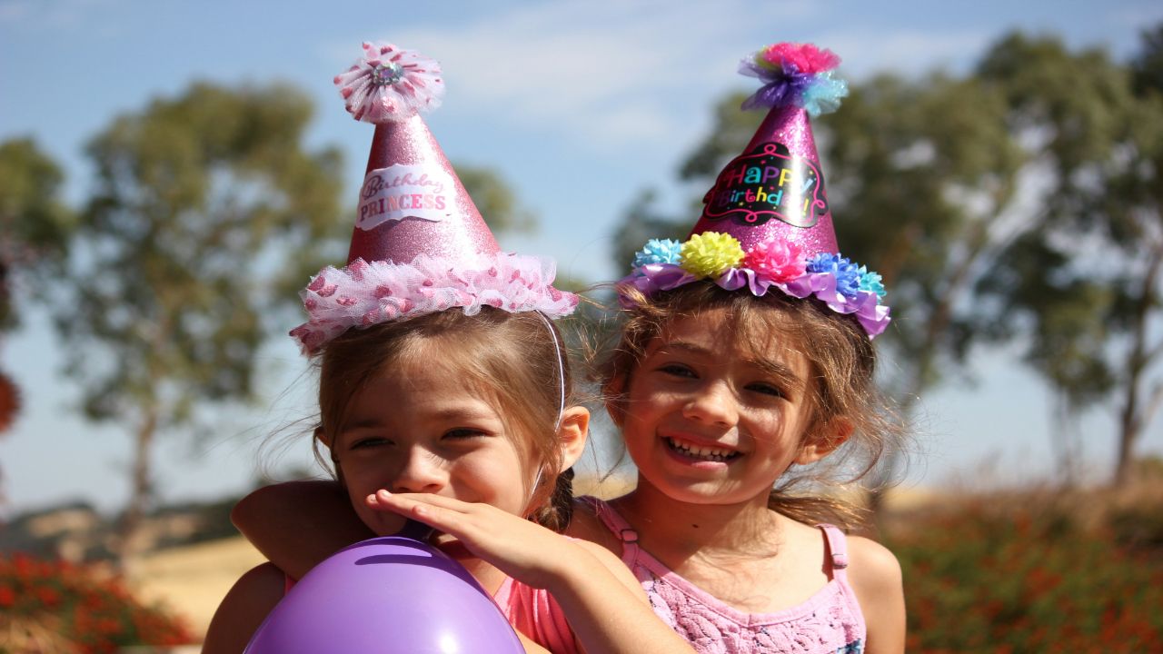 Girlfriend saves 7-year-old boyfriend’s daughter's birthday by doing a last-minute birthday cake for her, at the party, when offered food, she denied it as she had to go to work: ‘My actions at the party were seen [badly]’.