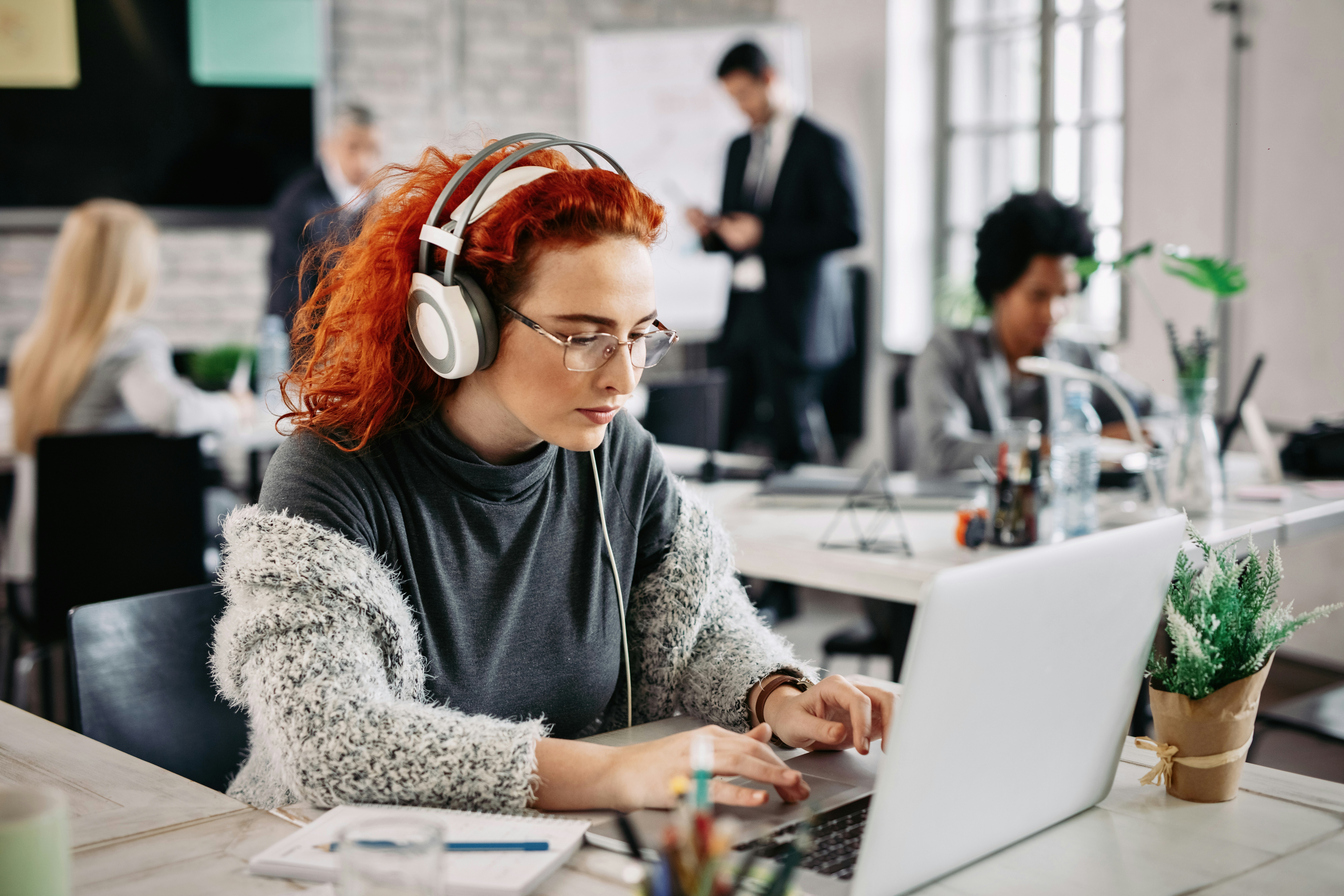 Leadership forces all employees back to the office, only to have them Zoom each other from their desks: ‘I should have stayed in my sweatpants at home’