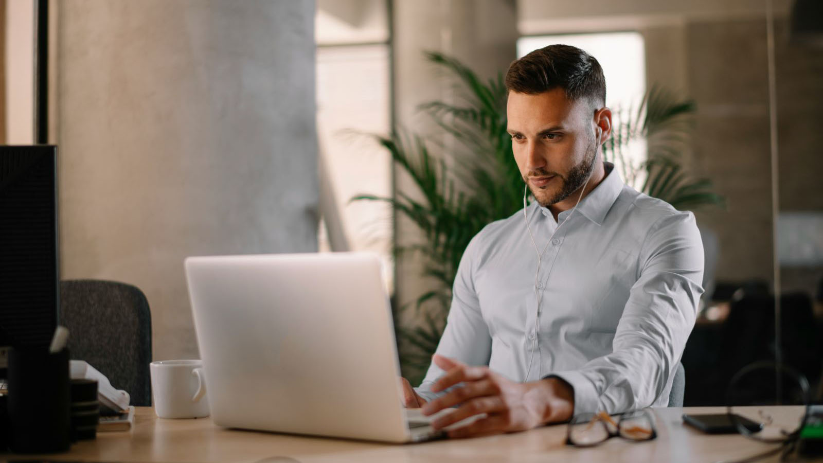 Boss reschedules weekly 9:35 AM meeting to 9:32 AM, berates employee at 9:33 when he's a minute late: 'I would have assumed it was a mistake and still joined at 9:35.'