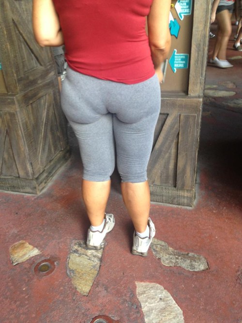 Yoga Pants Disaster Poorly Dressed fashion fail