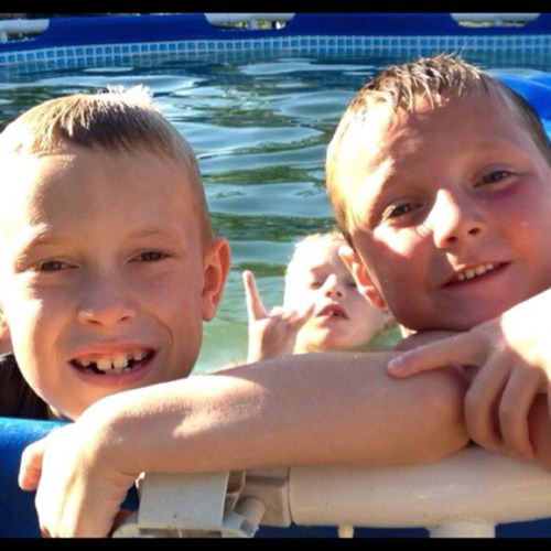 You're Never Too Young to Throw Up the Horns Photobombs photobomb