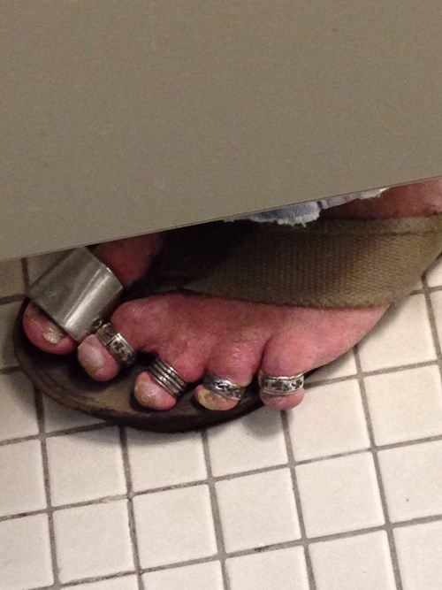So That's Why Toe Rings Never Caught On Poorly Dressed fashion fail