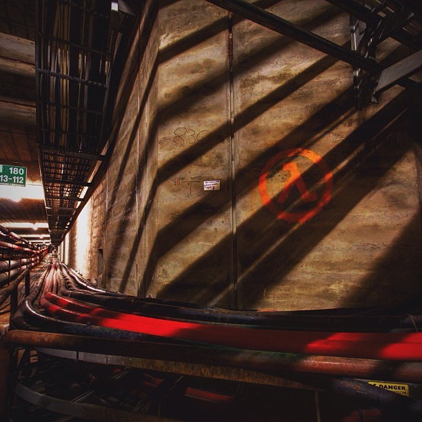 Under the tunnel. Халф лайф туннель. Half Life CERN.