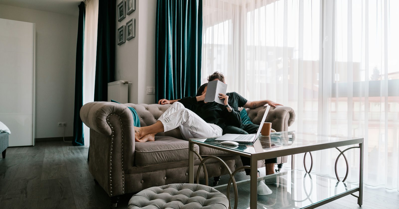 Mother demands to move in with her 31-year-old daughter due to ...