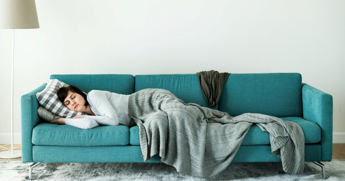 Tenant finally reports roommate’s freeloading friend after she spent 5 months sleeping in the living room rent-free: 'We’re all going to get kicked out'
