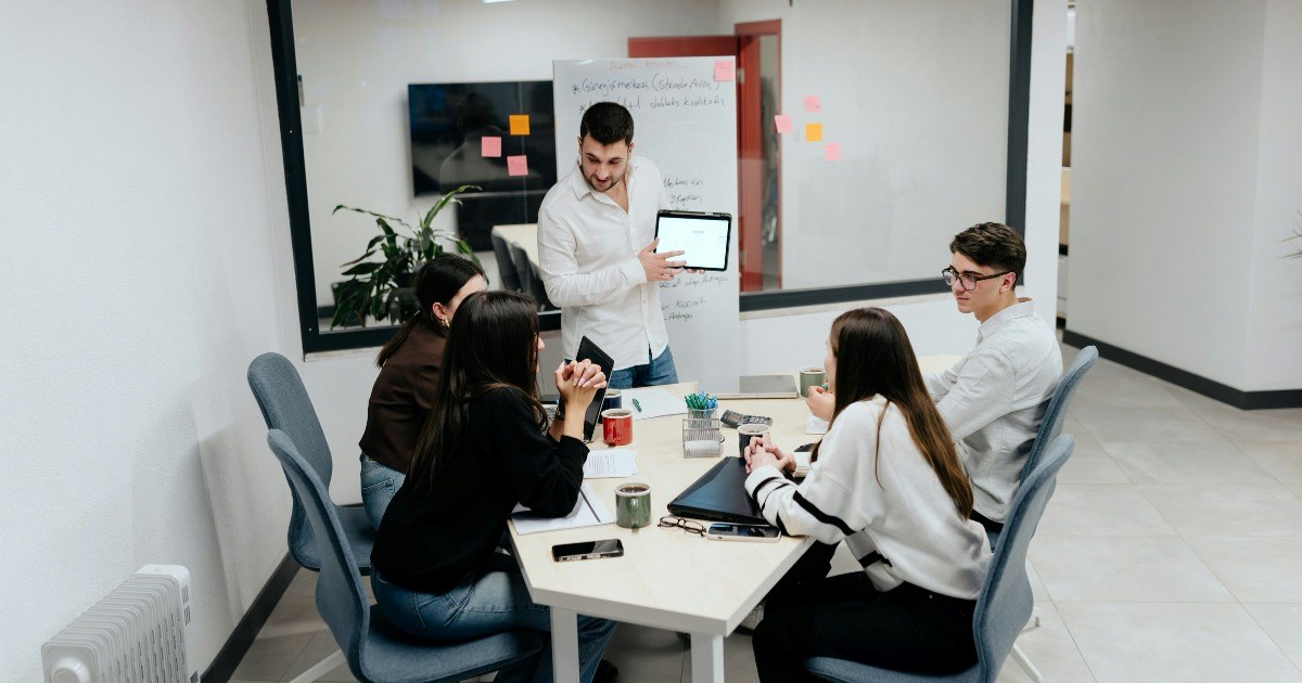 'Dude straight up presented my entire deck at the meeting': Manager steals employee's presentation word-for-word and passes it off as his own, gets his comeuppance when VP finds out