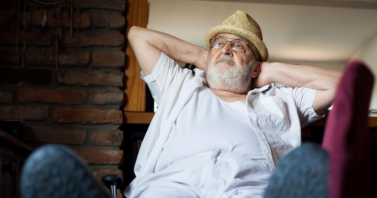 27-year-old daughter demands dad pay her rent or move out after his “two-week stay” at her basebent hit the five-month mark: ‘I feel like a landlord to someone who never signed anything’