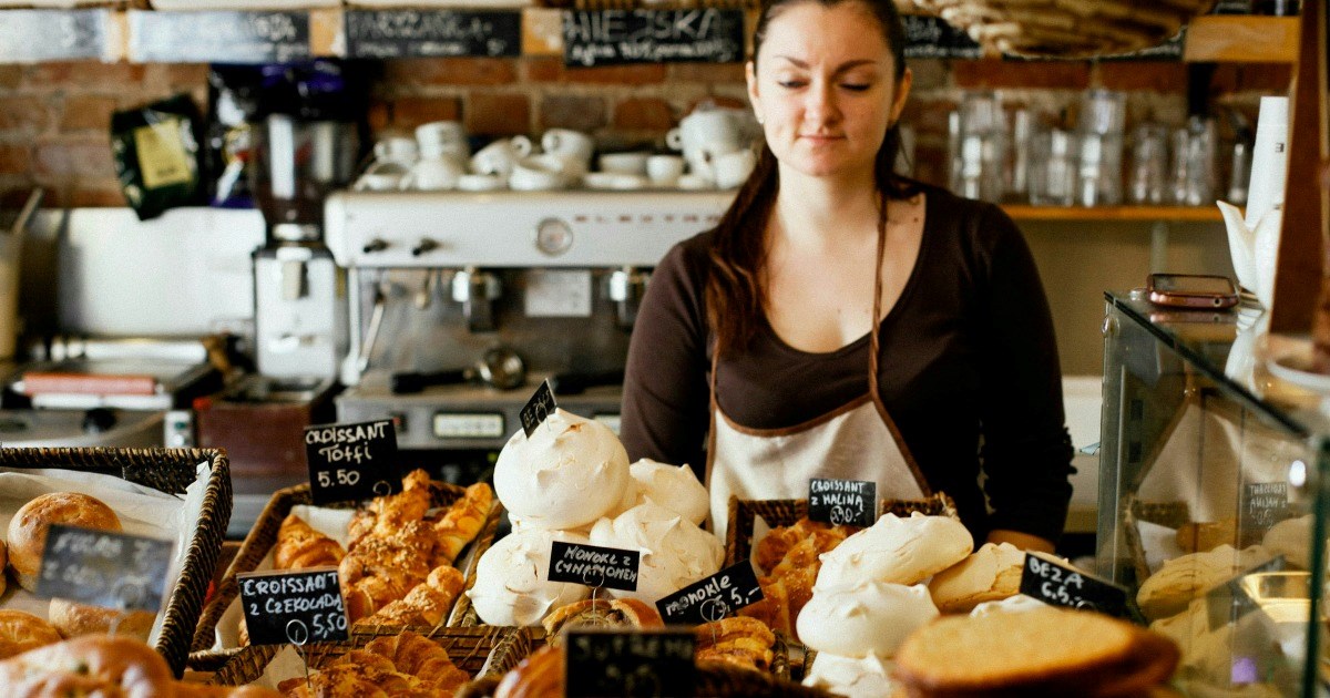 Mom praised for how she handles entitled customer at her bakery demanding she also get the free baked goods going to charity: ‘Calm, firm, and classy in the face of total ignorance.'