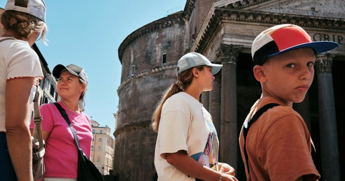 ‘We laughed together’: Wholesome bonding time turns into family teaming up against impolite tour guide in Greece after she shoves the kind Canadian couple they just befriended